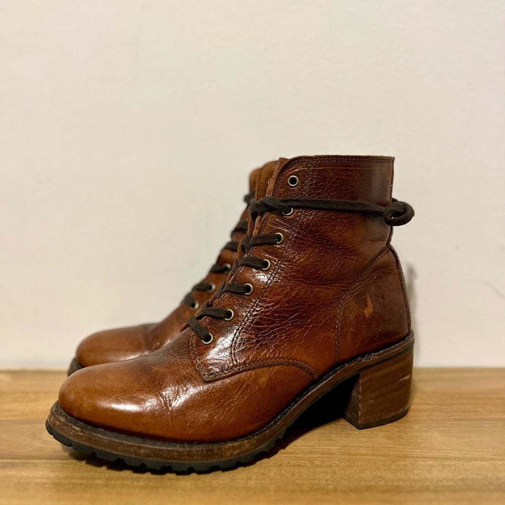 Frye brown leather Sabrina lace-up boots in size 9.5 G45 - Picture 6 of 12